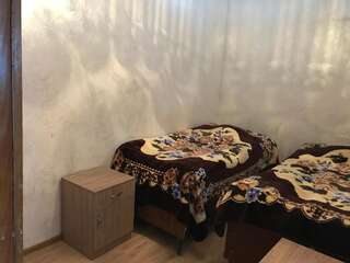 Комплексы для отдыха с коттеджами/бунгало Guest House Luka Danisparauli Двухместный номер с 1 кроватью и общей ванной комнатой-12